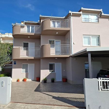 Apartment Ante Dugi Rat Exterior foto