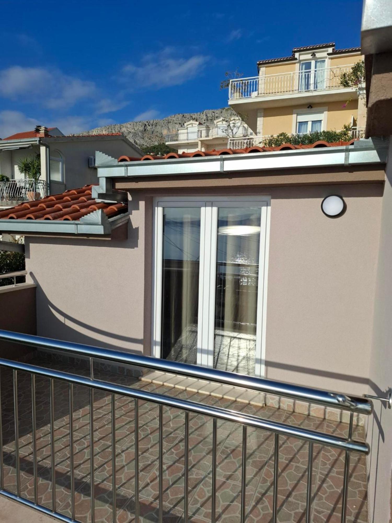 Apartment Ante Dugi Rat Exterior foto